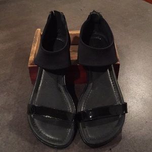 Donald J Pliner black leather sandals zipper back
